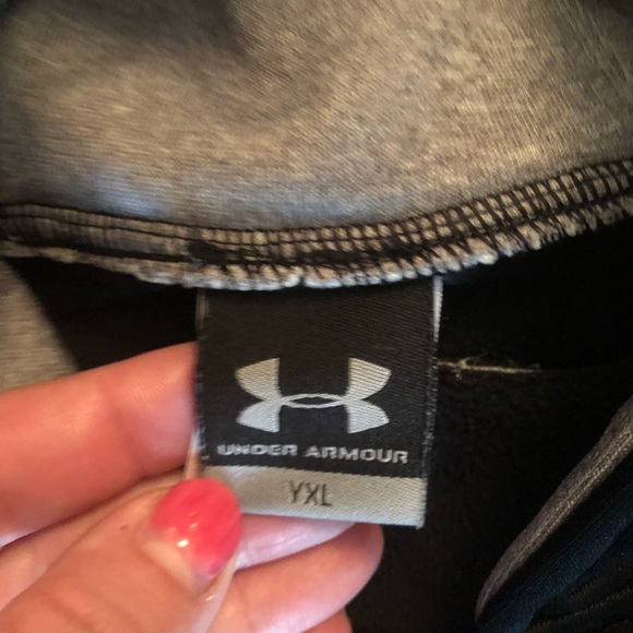 Boys UNDER ARMOR HOODIES ⛄️🍁 - Picture 2 of 4